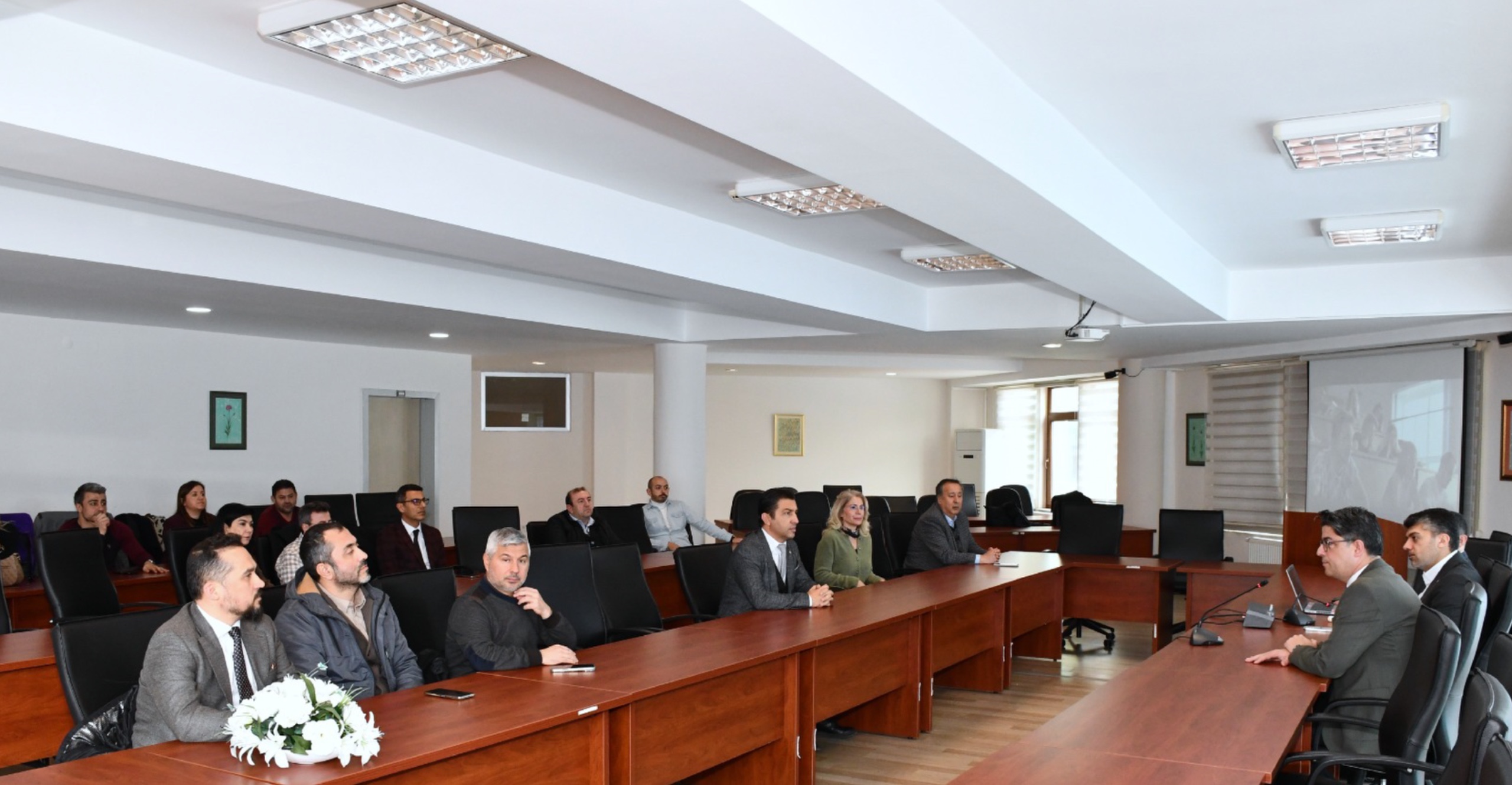 Mesleki Yeterlilik Kurumumuz, Çanakkale Onsekiz Mart Üniversitesi Rektörü Sn. Prof. Dr. Ramazan Cüneyt ERENOĞLU’nun katılımıyla, Senato üyeleri ve Birim Kalite temsilcilerine yönelik olarak TYÇ ve Süreçleri hakkında bilgilendirme sunumu yaptı.