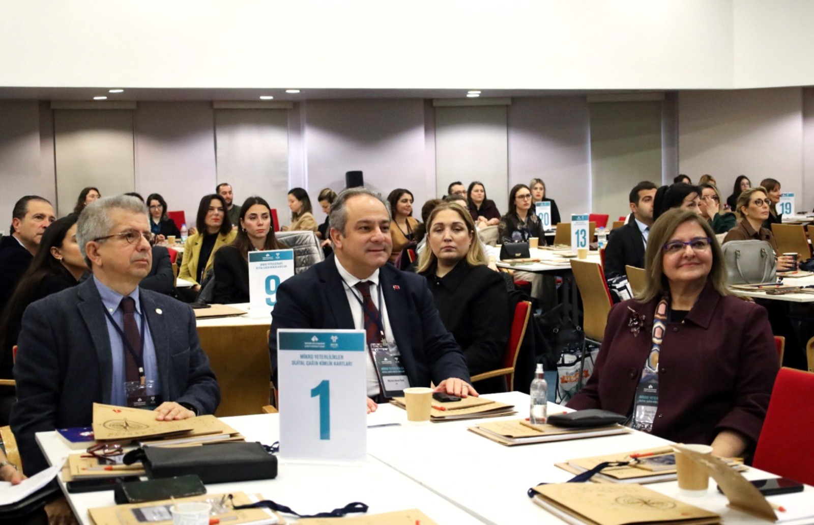 Mesleki Yeterlilik Kurumumuz ile İzmir Ekonomi Üniversitesi işbirliğinde, “Mikro Yeterlilikler Dijital Çağın Kimlik Kartları Çalıştayı” gerçekleştirildi.